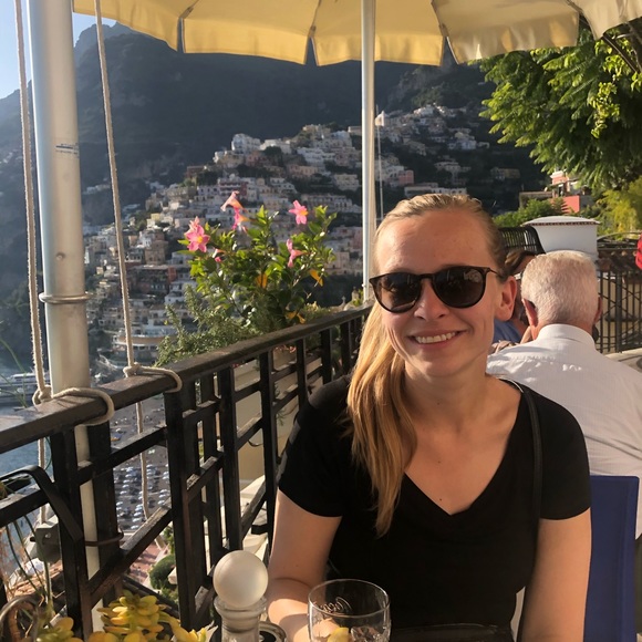 Meet your Posher, Allie - Picture 3 of 4